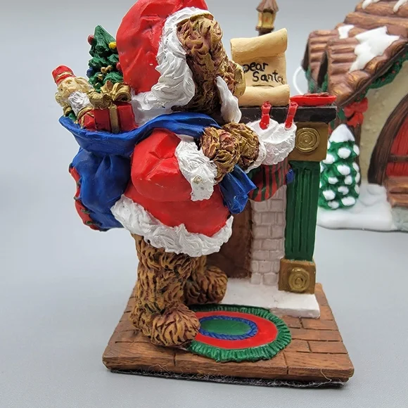 Hollybeary USA Christmas Village Set Of 4 - Picture 4 of 16